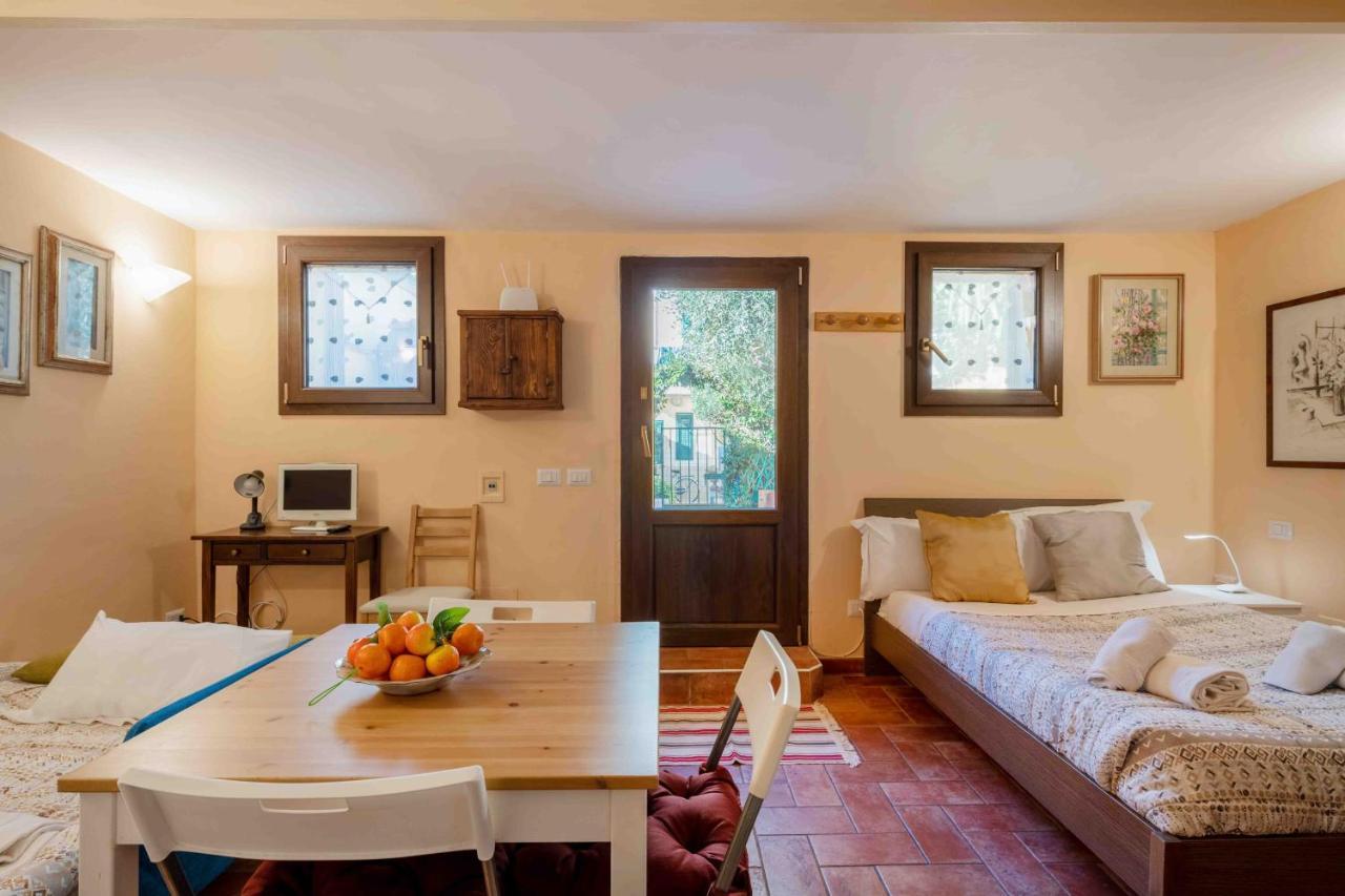 San Frediano Cozy Studio With Private Patio Apartment Florence Exterior photo